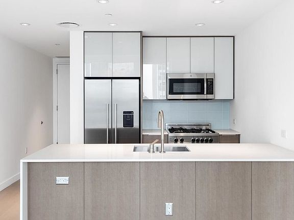5th image of 242 W 53rd St APT 44C