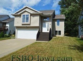 1755 Park Ridge Dr, Coralville, IA 52241