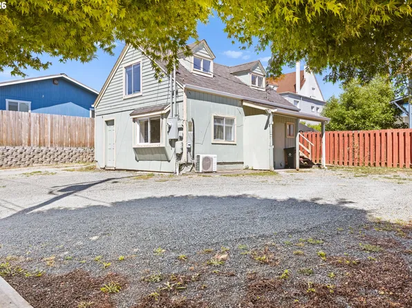451 4th St, Myrtle Point, OR 97458