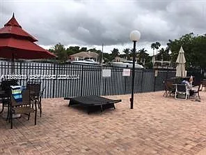 Desoto Park Condo — Photo 3