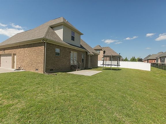 4th image of 3346 Shady Forest Dr
