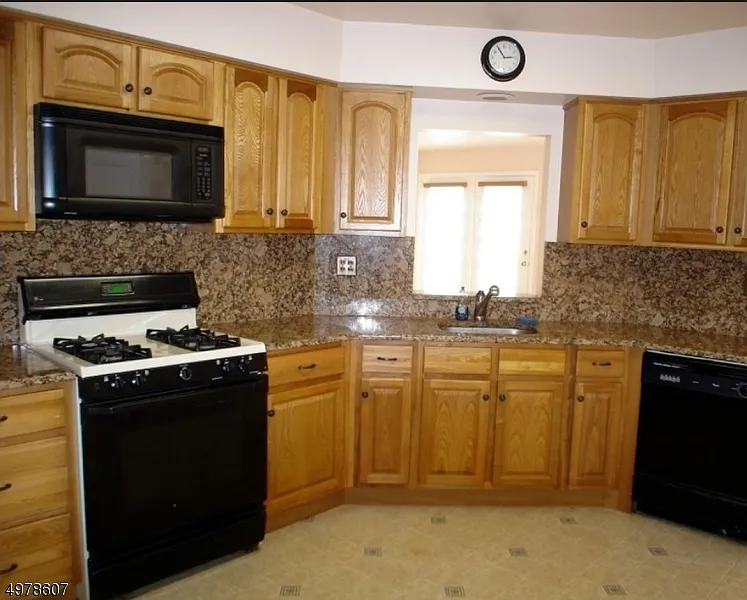 3 bed, 2.5 bath, $4,700 — Photo 3