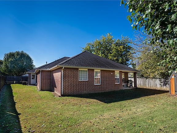 4th image of 407 Julian Ct