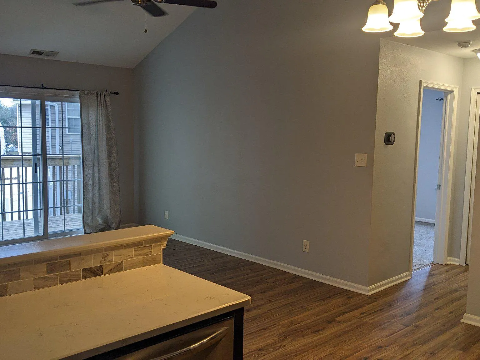 1 bed, 1.0 bath, 872 sqft, $1,850 — Photo 2