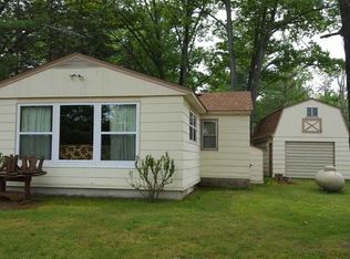 3059 Lakeshore Dr, Gladwin, MI 48624