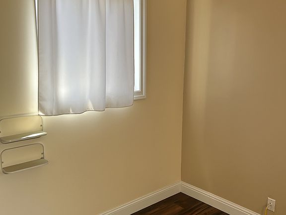 3rd image of 1620 Richmond St