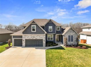 2120 Foxtail Dr, Kearney, MO 64060