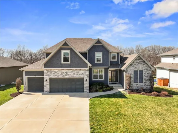 2120 Foxtail Dr, Kearney, MO 64060