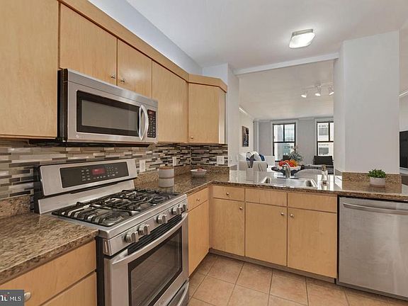 4th image of 616 E St NW