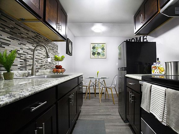 3rd image of 14100 Lakeshore Blvd #706-R