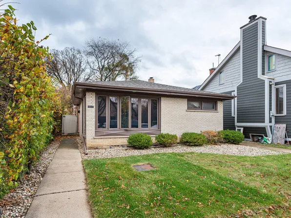 9217 Kildare Ave, Skokie, IL 60076