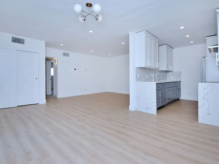 A Santa Monica Sanctuary: 834 Fourth Street — Photo 28