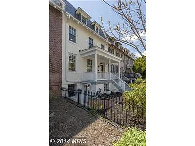649 Lexington Pl NE photo 1
