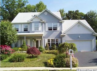 10 Maple Leaf Dr, Belford, NJ