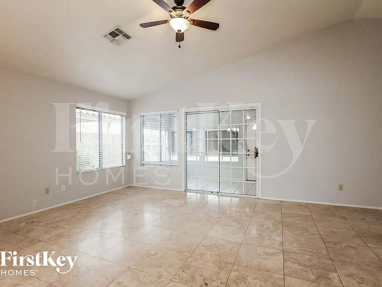 8420 W Wethersfield Rd — Photo 7