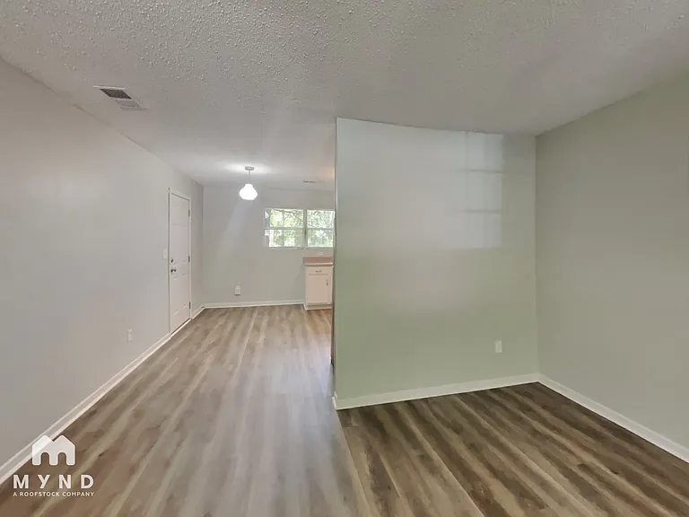 5910 Honeysuckle Cir — Photo 5