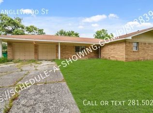 123 Tanglewood St, Baytown, TX 77520