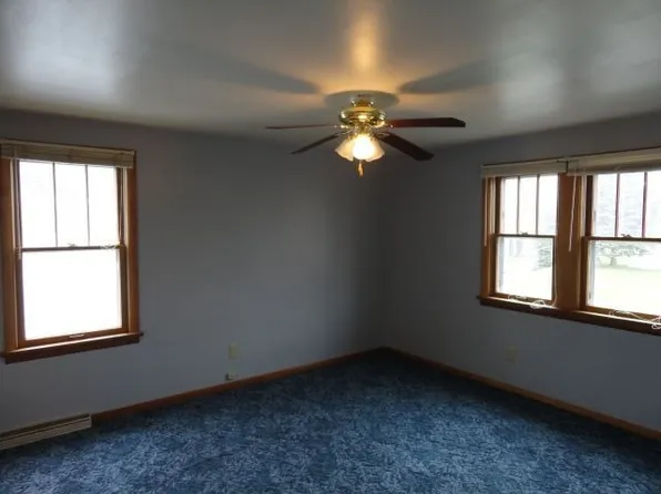 704 Spring St, Grove City, PA 16127