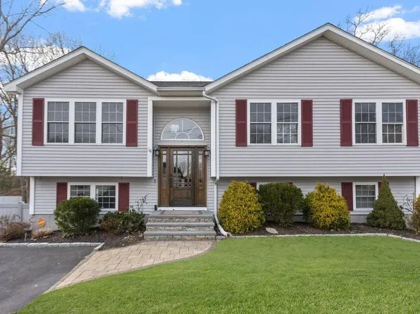 26 Setian Ln, West Warwick, RI 02893