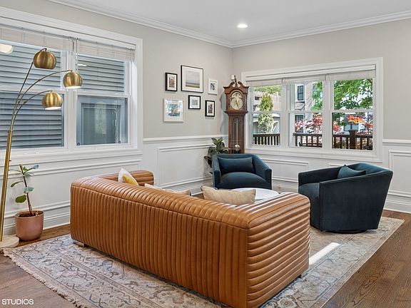 4th image of 2447 W Cuyler Ave