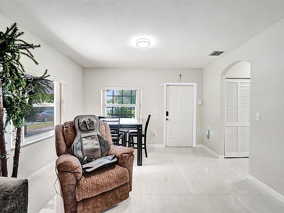 5th image of 1660 SW 29th Avenue
