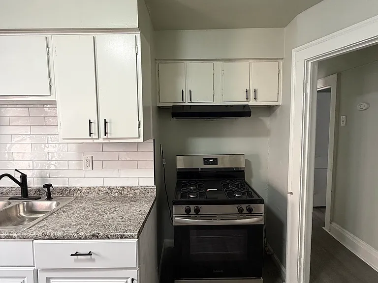 929 Thornhill Dr #1 — Photo 9