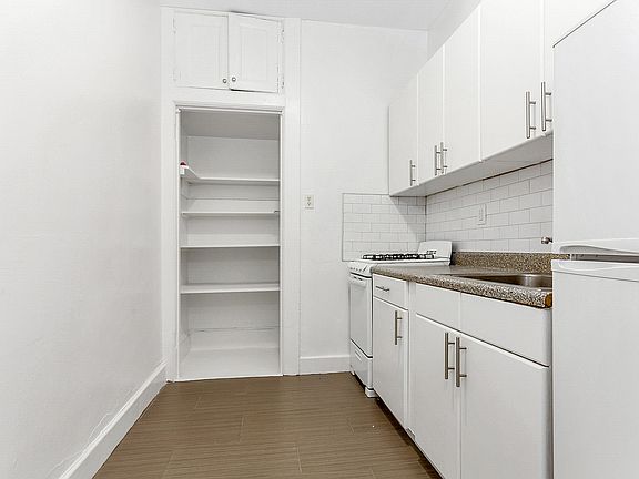 5th image of 303 W 74th St APT 5F