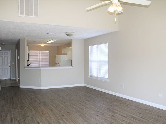 4th image of 622 Belle Ct