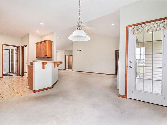 3rd image of 209 River Park Dr