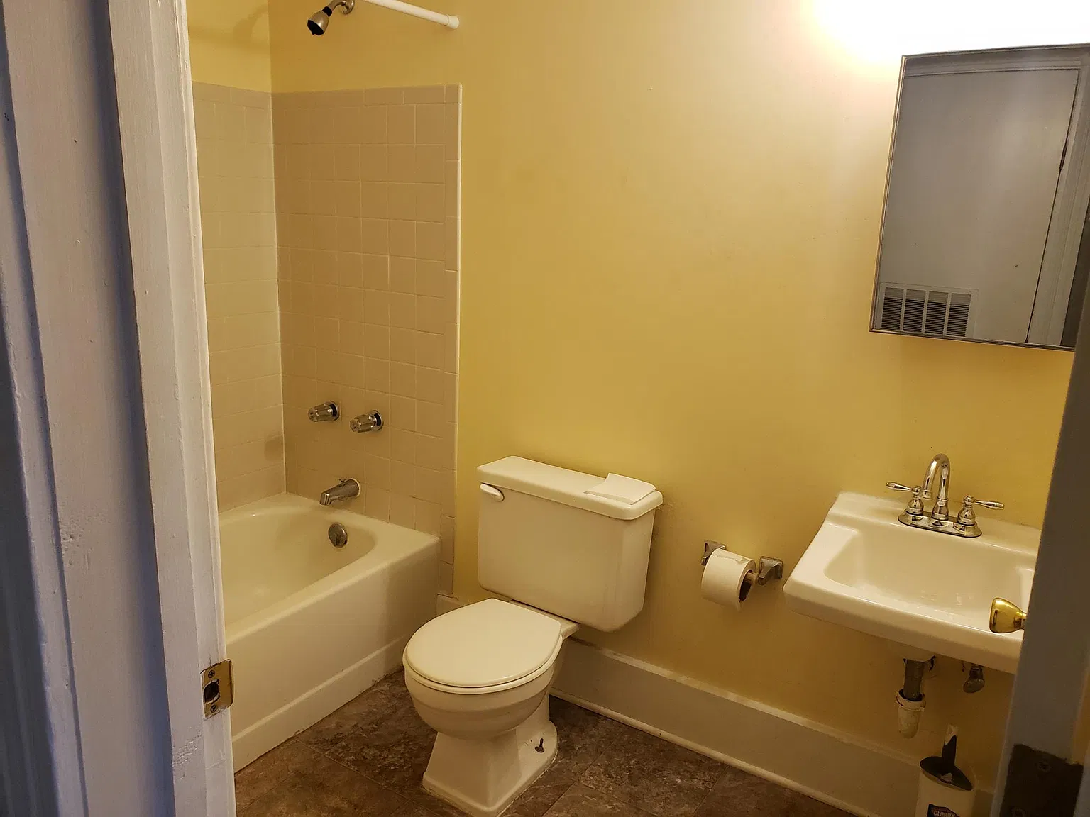 2 bed, 700 sqft, $900 — Photo 3
