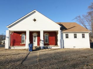 201 E 5th Ave, Caney, KS 67333
