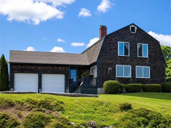 6 J H Dwyer Dr, Middletown, RI 02842