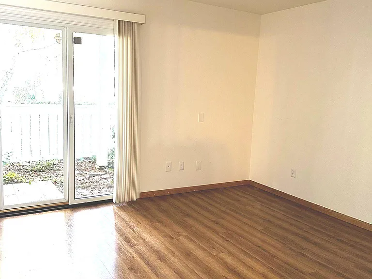 1044 Helm Ln #1044 — Photo 11