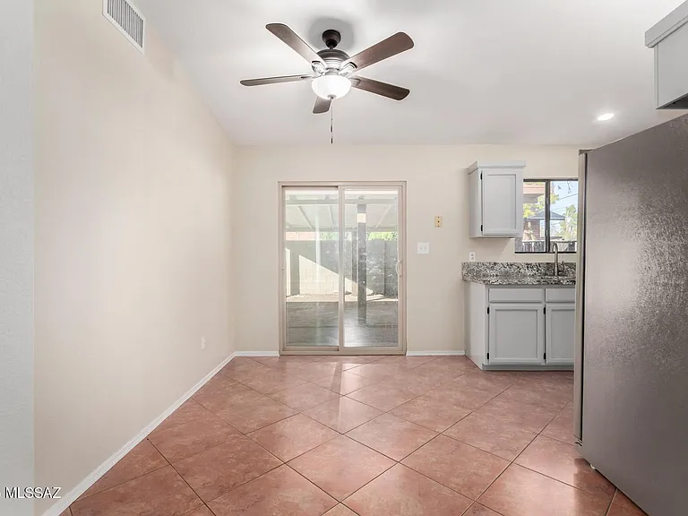 548 S Country Club Rd — Photo 12