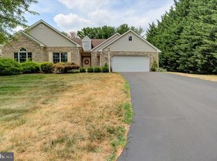 18702 Dover Dr, Hagerstown, MD 21742