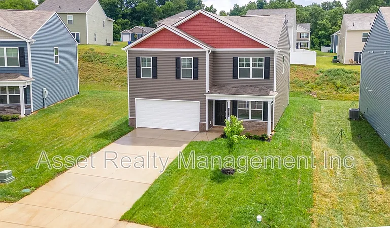 2076 Southwood Cir — Photo 5