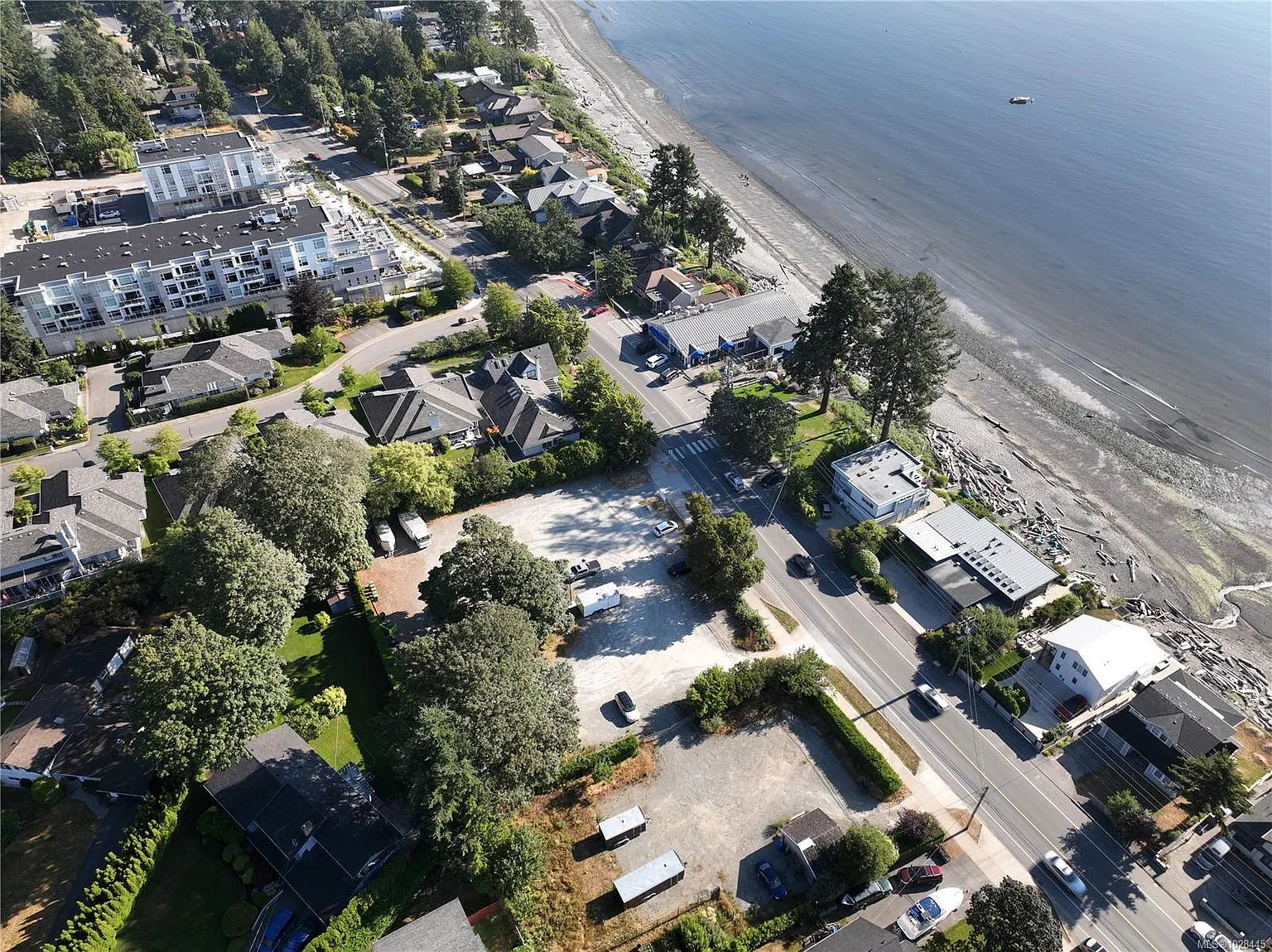 5090 Cordova Bay Rd photo 1