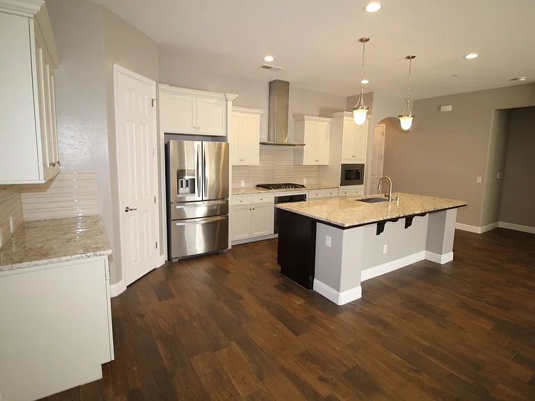 1829 E Bella Rosa Ave — Photo 9