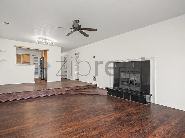 7501 N Edgewater Ave — Photo 10