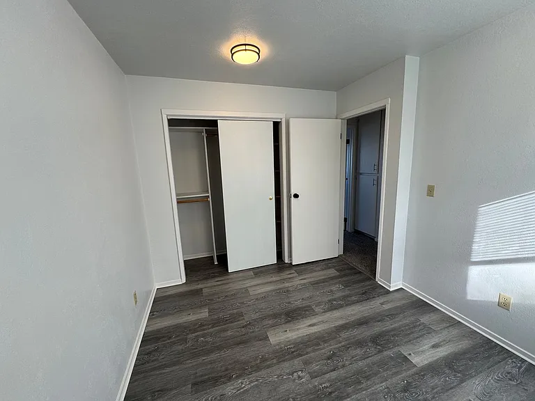 637 SW 9th St — Photo 33
