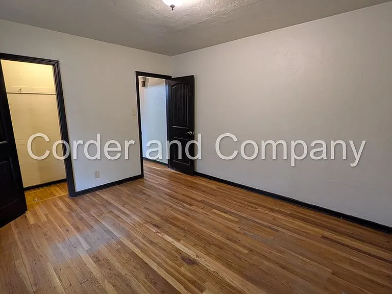 302 Valencia Dr NE — Photo 19