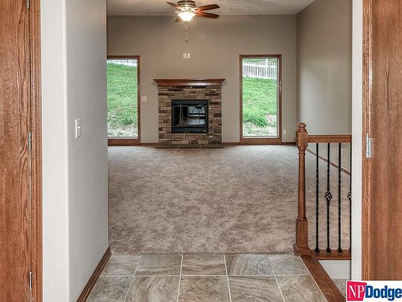 4th image of 712 Castle Pine Dr