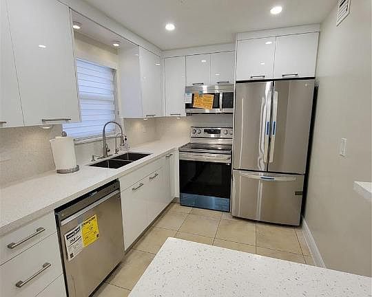 3rd image of 9371 Fontainebleau Blvd APT I102