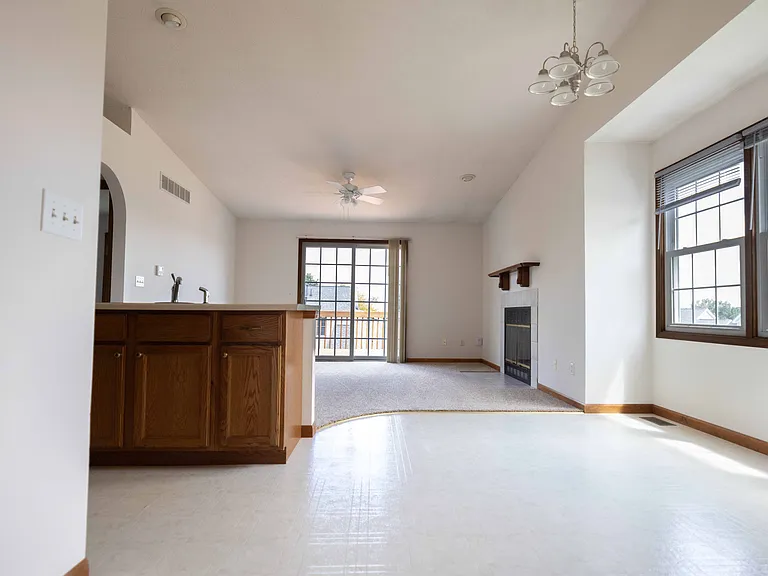 1200 Henry St — Photo 3