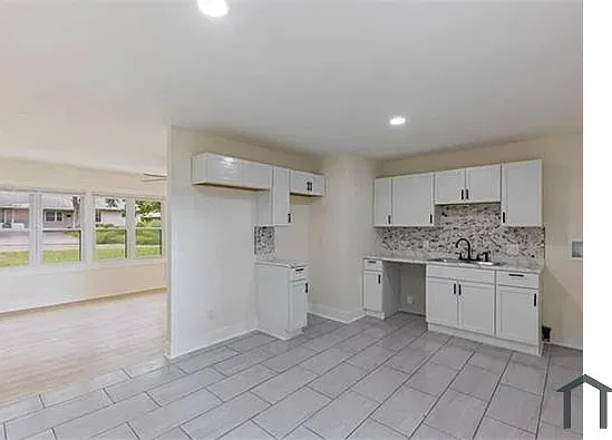 3 bed, 912 sqft, $1,700 — Photo 3