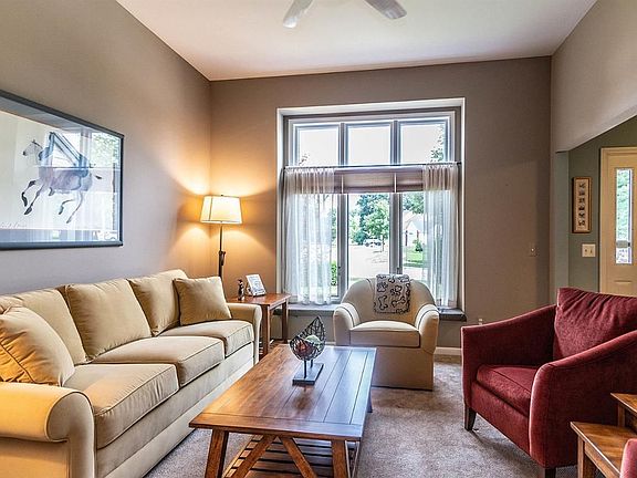 5th image of 2919 Hawthorne Way
