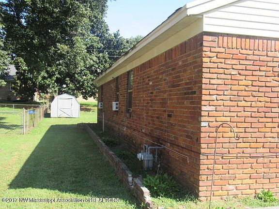 3rd image of 1582 Staunton Dr