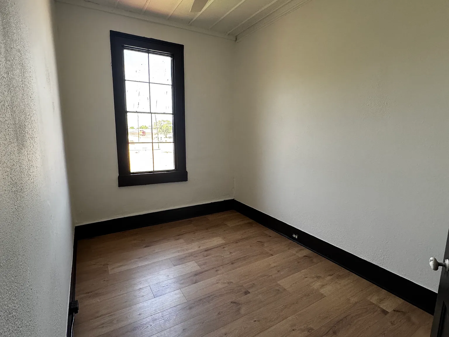 4 bed, 2100 sqft, $2,250 — Photo 2