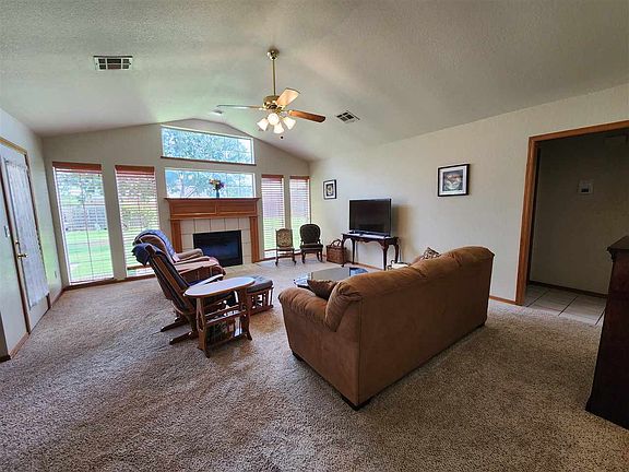 3rd image of 7 NW Edgemere Cir