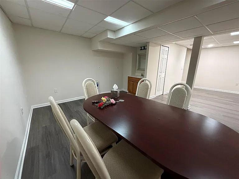 7043 Foxridge Dr — Photo 38